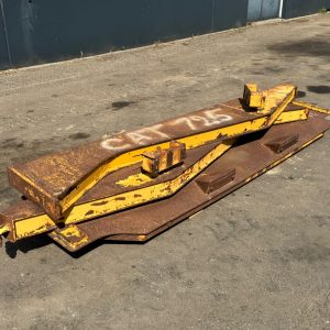 Caterpillar Tail gate 725